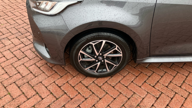 Toyota Yaris 1.5 Hybrid Design 5dr CVT Hybrid Hatchback